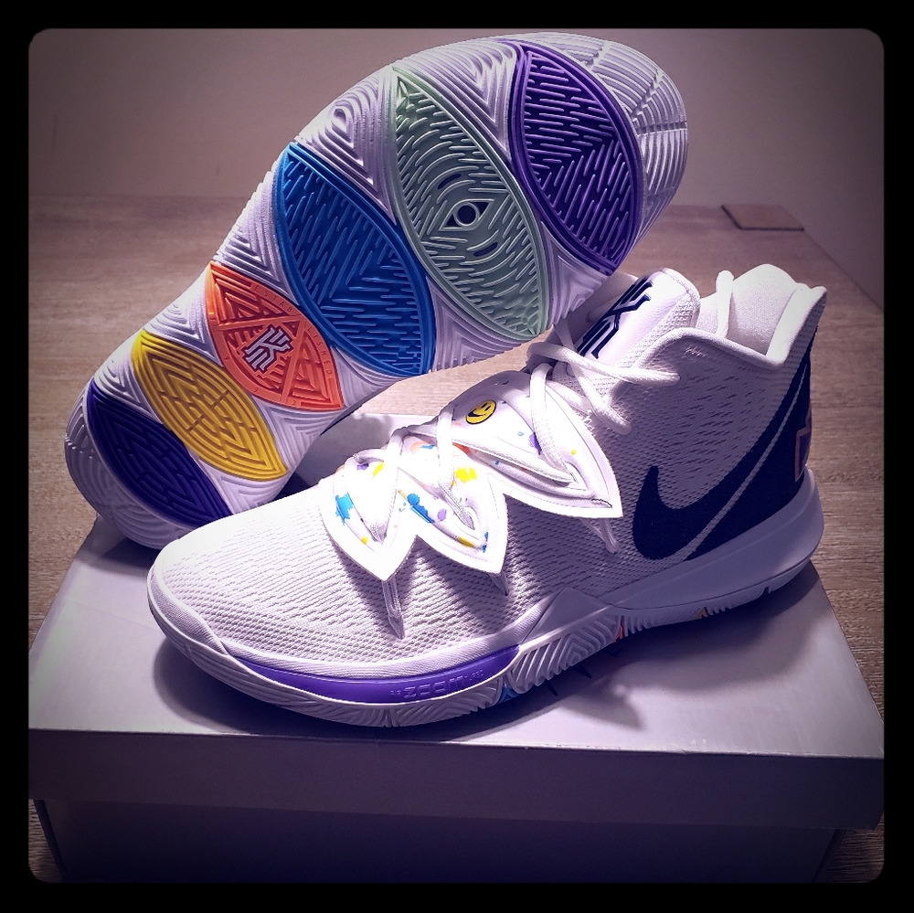 Nike Kyrie 5 "Have A Nike Day"